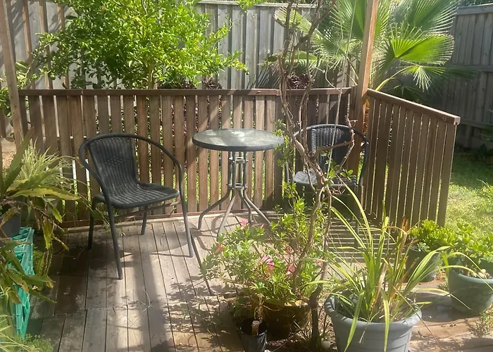 Melbourne Lakes Warm House